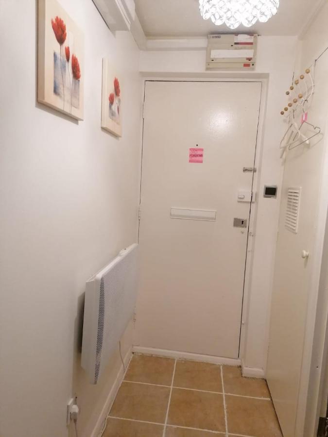 Stunning 1 Bedroom Apartment In Dagenham Esterno foto