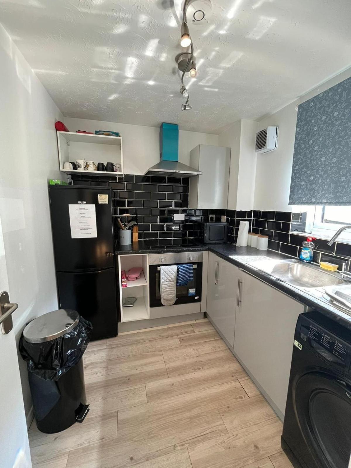 Stunning 1 Bedroom Apartment In Dagenham Esterno foto