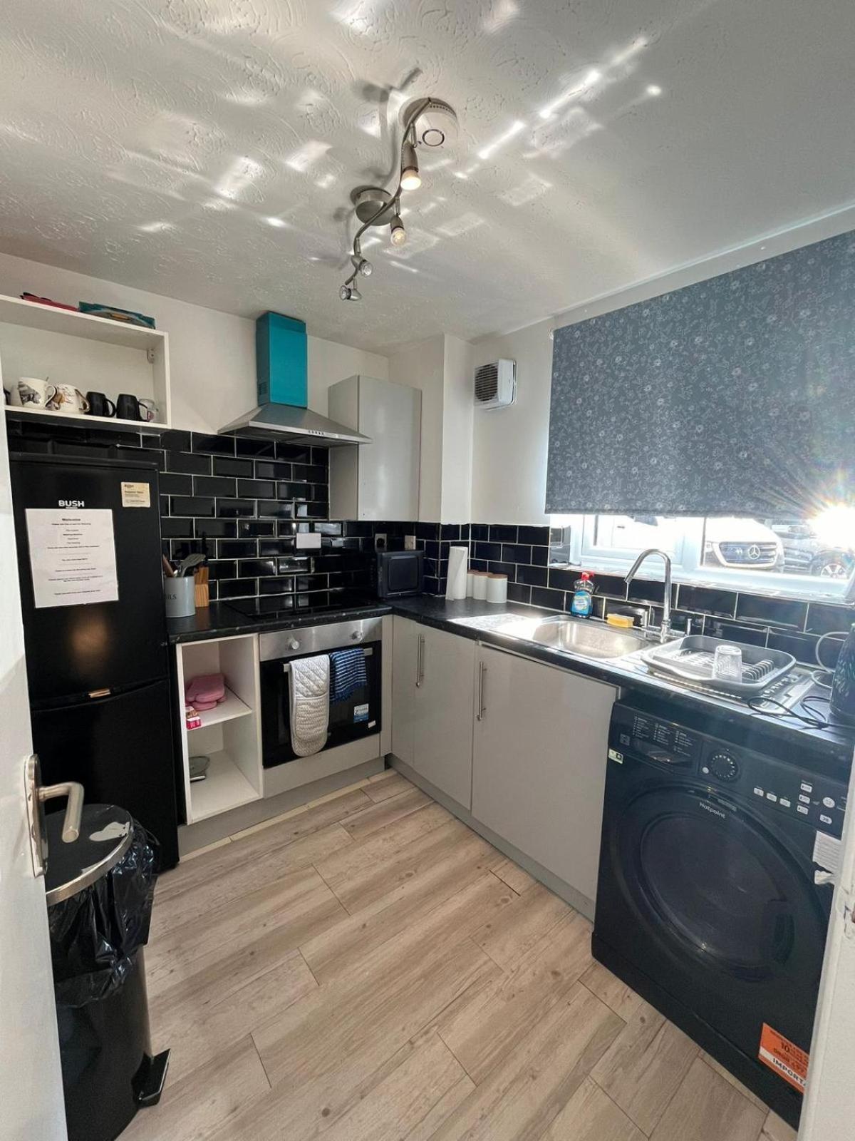 Stunning 1 Bedroom Apartment In Dagenham Esterno foto