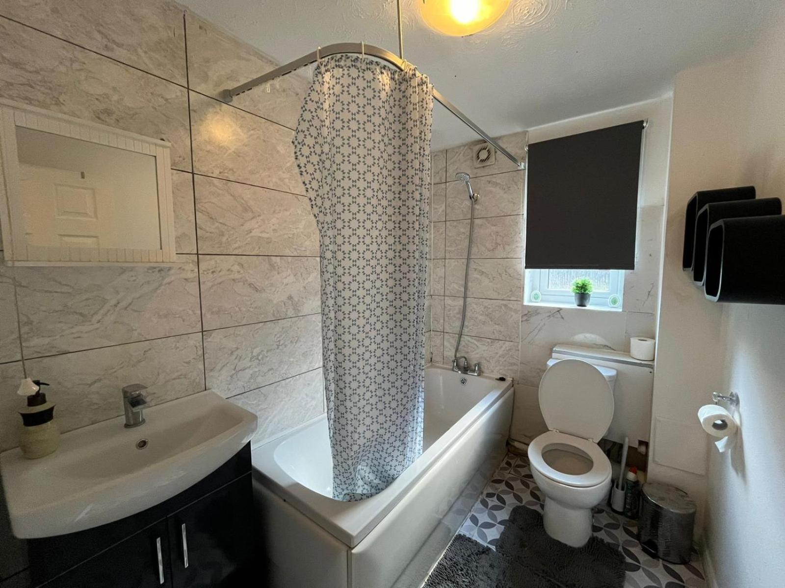 Stunning 1 Bedroom Apartment In Dagenham Esterno foto